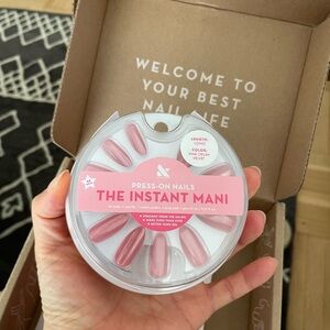 Olive & June Press On Mani Kit